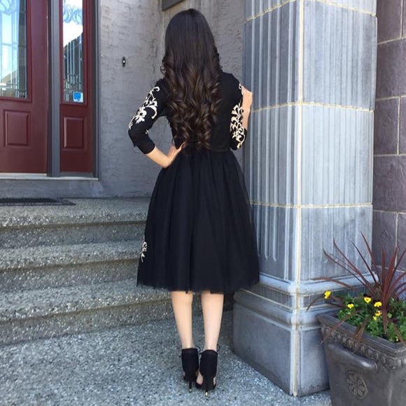 Chi Chi London Dress - Picture 3 of 3